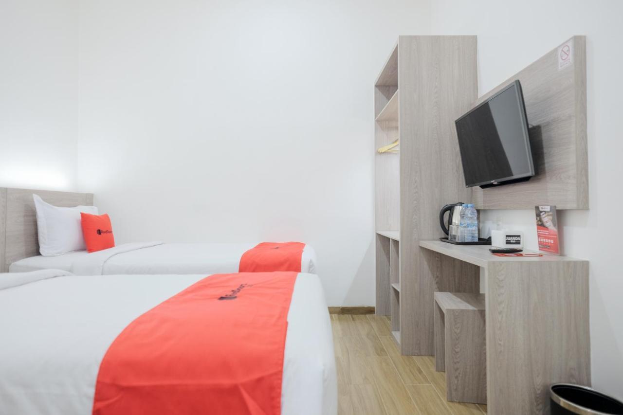 Reddoorz Plus @ Jalan Juanda Medan Exterior photo